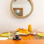 Apartment 2 Bedroom In Near Easy Access Lisbon Cascais *