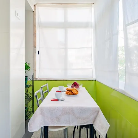 Tranquilo Em Com E Comboio A Pe شقة *