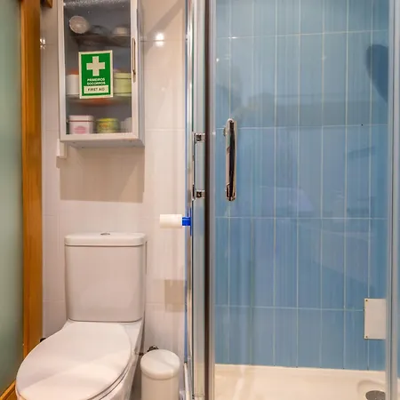 2 Bedroom Near Train Lisbon Cascais