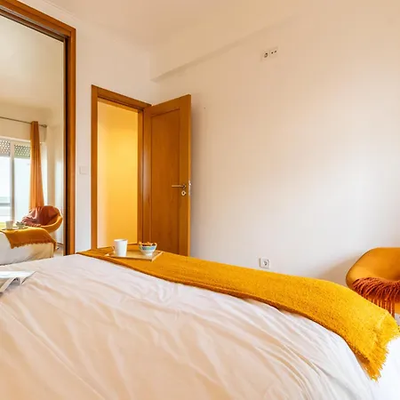 Family Apartment Near Beach & Train To Lisbon And Cascais Apartment