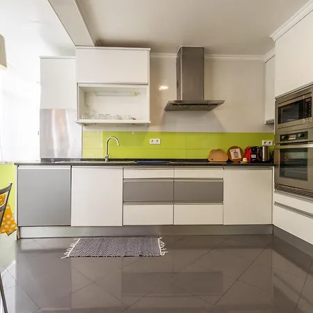 Apartment Family Apartment Near Beach & Train To Lisbon And Cascais