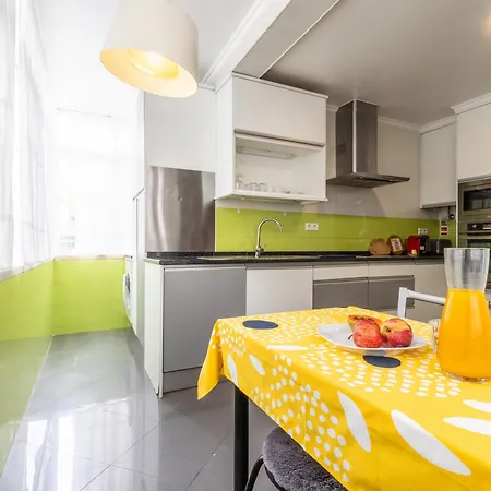 2 Bedroom Near Train Lisbon Cascais * Oeiras