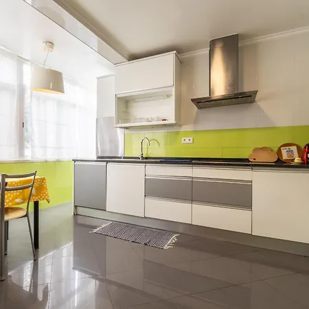 Walking Distance To Oeiras Festival Beach And Train Lisboa Cascais