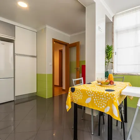 Apartment Family Apartment Near Beach & Train To Lisbon And Cascais