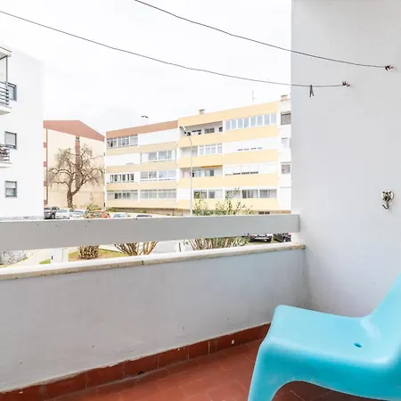 Apartment 2 Bedroom Near Train Lisbon Cascais Oeiras