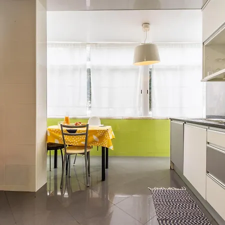 2 Bedroom Near Train Lisbon Cascais *