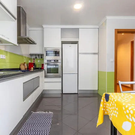 2 Bedroom Near Train Lisbon Cascais