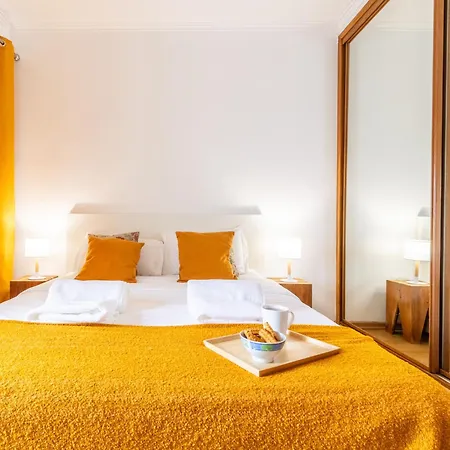 Family Apartment Near Beach & Train To Lisbon And Cascais Apartment