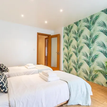 Apartment 2 Bedroom Near Train Lisbon Cascais