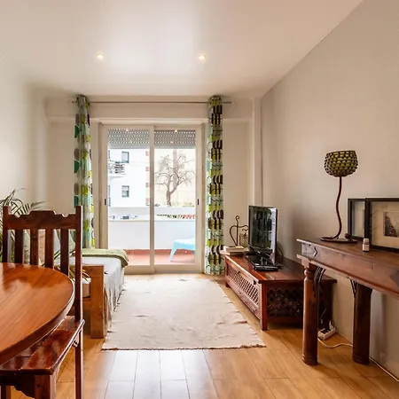 Family Apartment Near Beach & Train To Lisbon And Cascais Oeiras